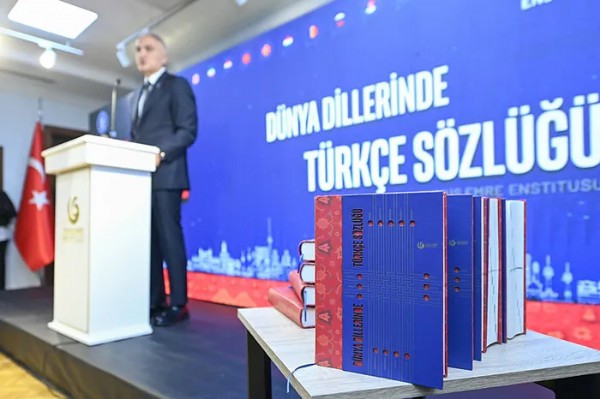 Bakan Ersoy, 'Dünya Dillerinde Türkçe Sözlüğü'nü Kamuoyuna Tanıttı! Kültürel Hafızayı Yansıtan Kapsamlı Bir Çalışma